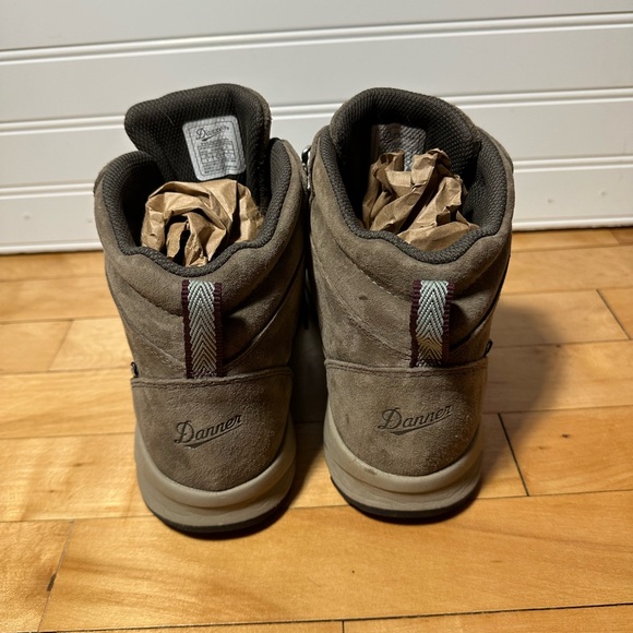 Danner Adrika Hiker- Color Ash, Size 8 - Picture 6 of 8